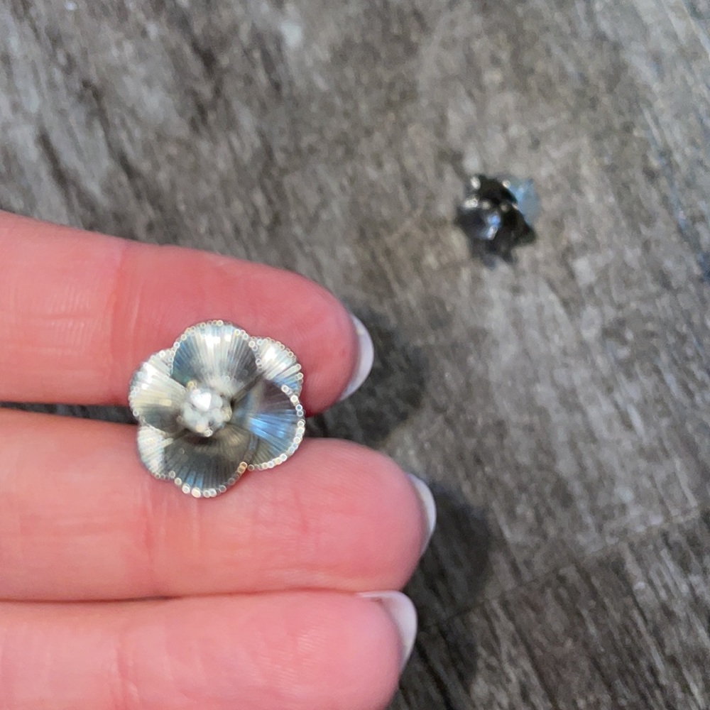 Vintage floral bloom blossom earrings silver
